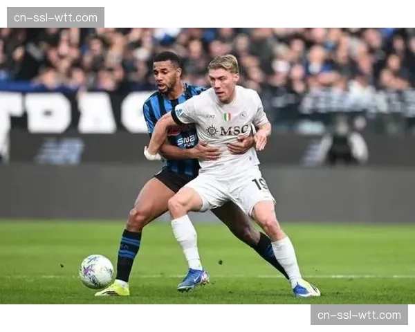 那不勒斯球迷因判罚争议与妻子争吵被捅伤送医，警方介入调查