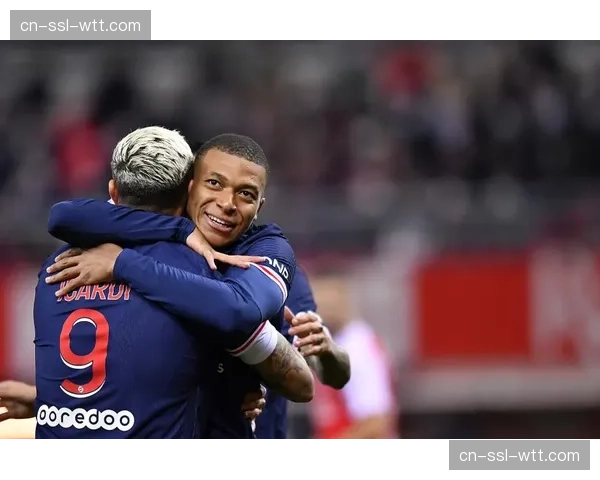 “里昂3-0完胜兰斯，压迫成功率达赛季新高，对手零射正”