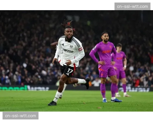 实时射门数据：上半场富勒姆5次射门均来自禁区外